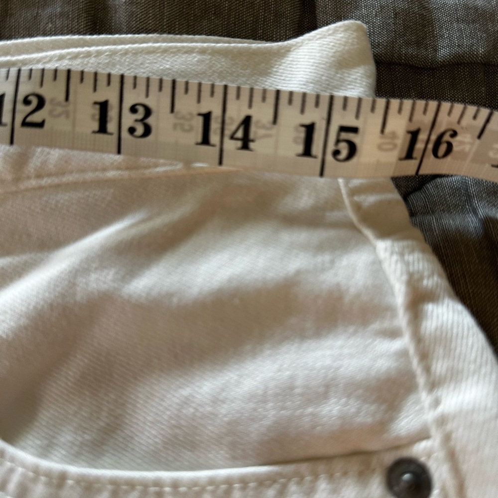 Uniqlo Women's High Rise White Denim Shorts size 28 - Picture 4 of 8